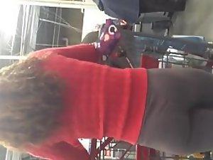 Hot woman pushing a cart in the store Picture 1