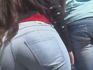 Bubbly ass in skin tight jeans Picture 7