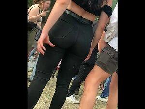 Neither she nor boyfriend can stop touching her butt Picture 4