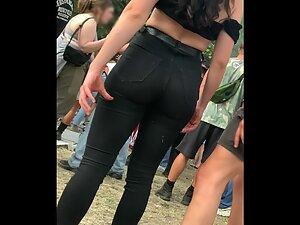 Neither she nor boyfriend can stop touching her butt Picture 5