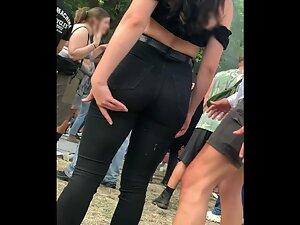 Neither she nor boyfriend can stop touching her butt Picture 6