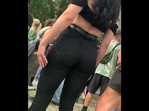 Neither she nor boyfriend can stop touching her butt Picture 8