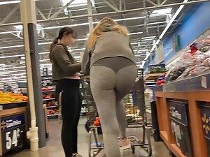 Checking her ass cheeks when she leans on shopping cart Picture 2