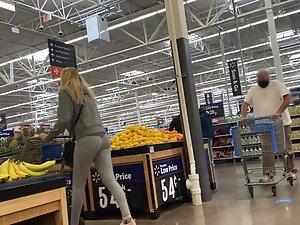 Checking her ass cheeks when she leans on shopping cart Picture 5