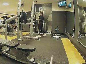 Fit girl's workout is secretly filmed Picture 6