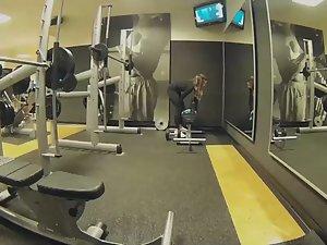 Fit girl's workout is secretly filmed Picture 7