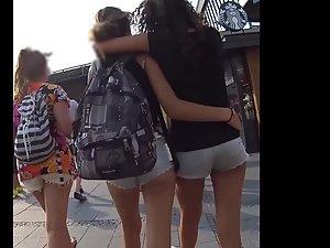 Teens walking and groping each other Picture 2