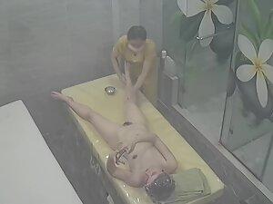 Naked woman is on her phone during entire massage Picture 7