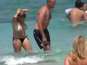 Enormous boobs filmed as she walks Picture 2