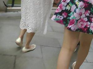 Upskirt of young tourist on the street Picture 3