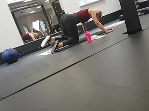 Hot butt recorded during exercise in gym Picture 2