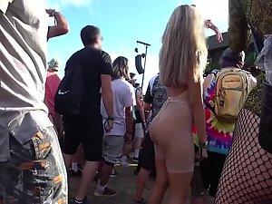 Shameless rave girl with a provocative ass Picture 4