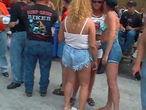 Slutty women showing off in a crowd Picture 3