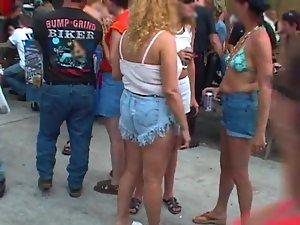 Slutty women showing off in a crowd Picture 5