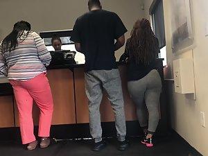 Boyfriend and voyeur both love her big booty Picture 5