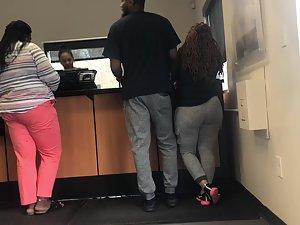 Boyfriend and voyeur both love her big booty Picture 7