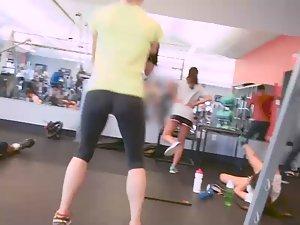 Incredible little ass is very flexible Picture 1