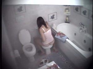 Spying a girl shave pussy on the bidet Picture 2