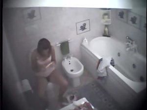 Spying a girl shave pussy on the bidet Picture 4