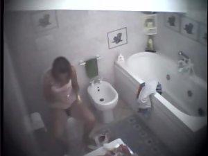 Spying a girl shave pussy on the bidet Picture 5