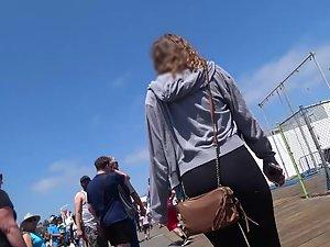 Purse strap between juicy big tits Picture 6