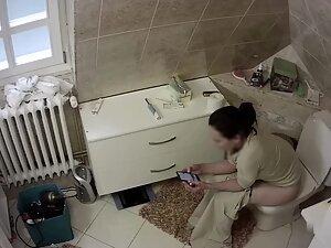 Spying on milf masturbating in her own way Picture 5