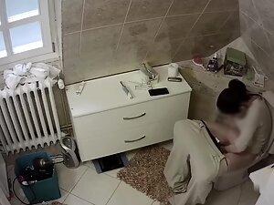 Spying on milf masturbating in her own way Picture 6