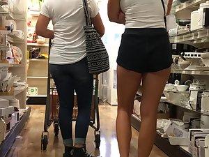 Big boobs spotted in the supermarket Picture 1