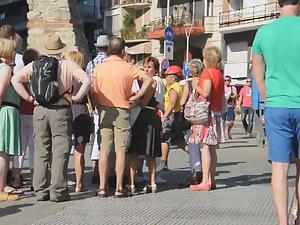 Two accidentally shown naked asses Picture 4