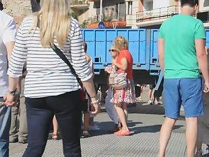 Two accidentally shown naked asses Picture 6