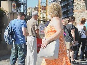 Two accidentally shown naked asses Picture 7