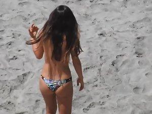 Voyeur zooms on happy topless girl at beach Picture 8