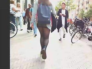 Clothing malfunction shows upskirt Picture 2