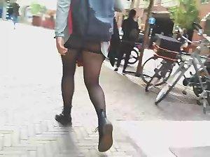 Clothing malfunction shows upskirt Picture 5