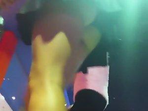 Upskirts of girls at the arcade Picture 6