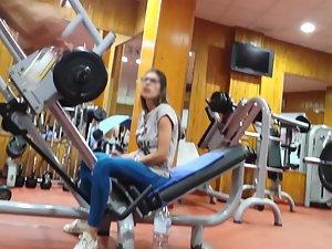 Geeky girl can't stop looking at handsome man in gym Picture 5