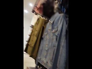 Upskirt of hot blonde while she shops with boyfriend Picture 6