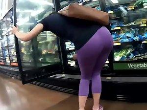 Seductive girl with a tiny tattoo Picture 3