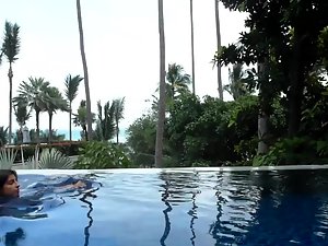 High class girl makes naked selfie in luxurious villa Picture 2