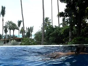 High class girl makes naked selfie in luxurious villa Picture 3