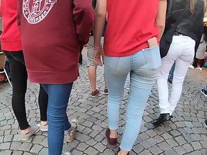 Brunette's little ass squeezed in tight jeans Picture 3