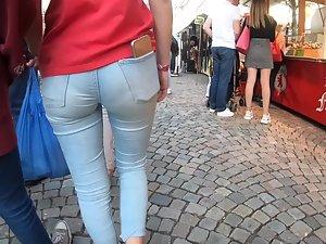 Brunette's little ass squeezed in tight jeans Picture 7