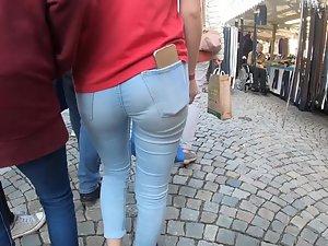 Brunette's little ass squeezed in tight jeans Picture 8