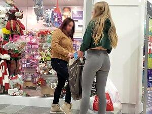 Tight and bubbly butt cheeks in the shopping mall Picture 3