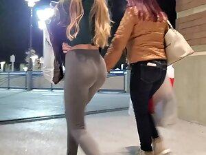 Tight and bubbly butt cheeks in the shopping mall Picture 8