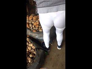 Bending over makes her thong become visible Picture 6