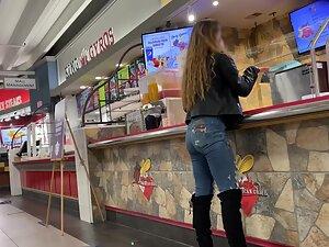 Sexy appearance in jeans and boots Picture 1