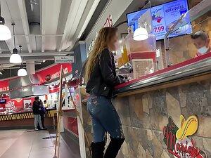 Sexy appearance in jeans and boots Picture 5