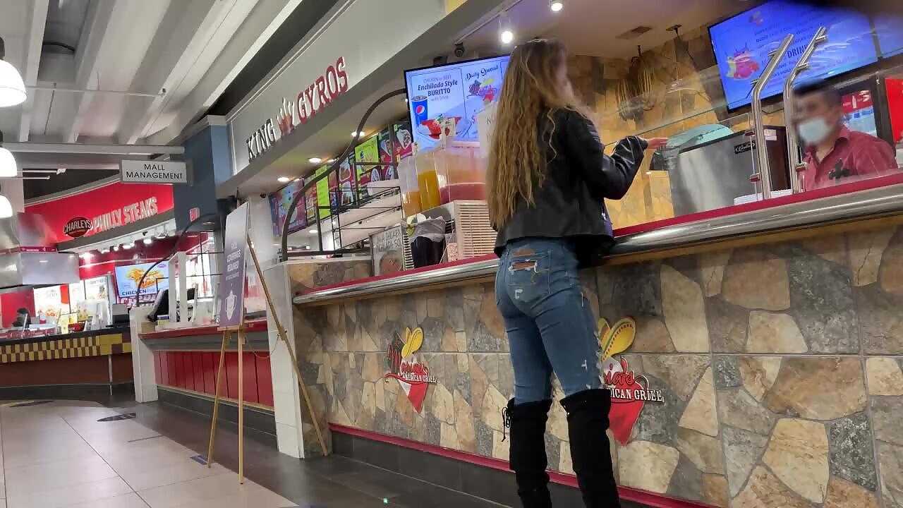 Sexy appearance in jeans and boots pic