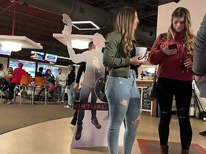 Voyeur checks all sexy thick girls at his location Picture 1